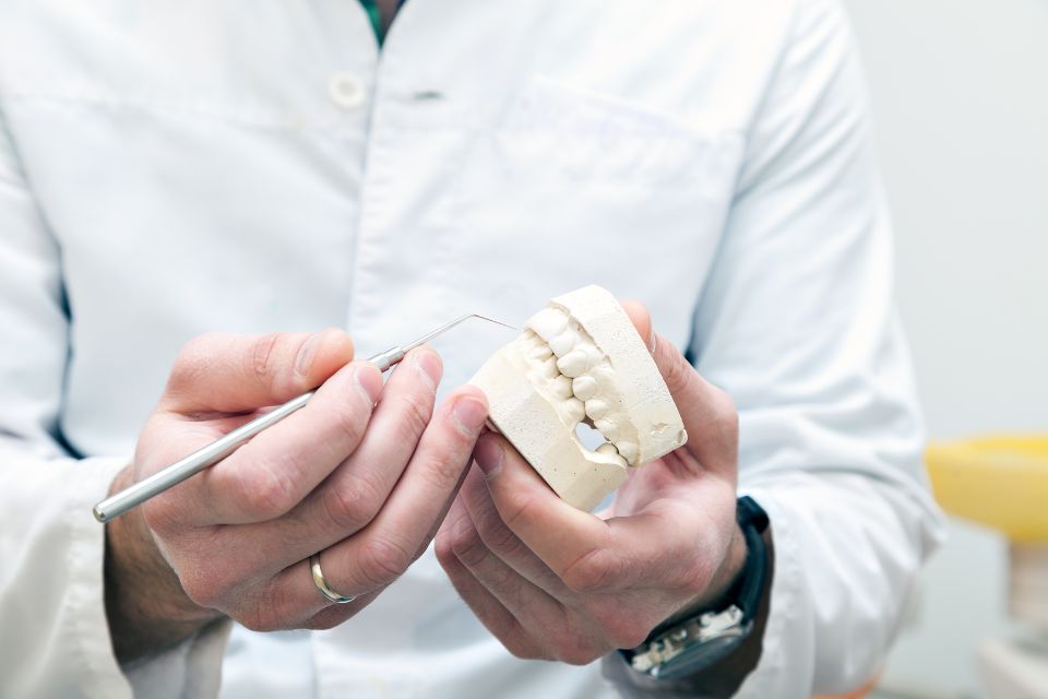 Prótesis Dentales en Carmona 3 Diseño sin título (5)